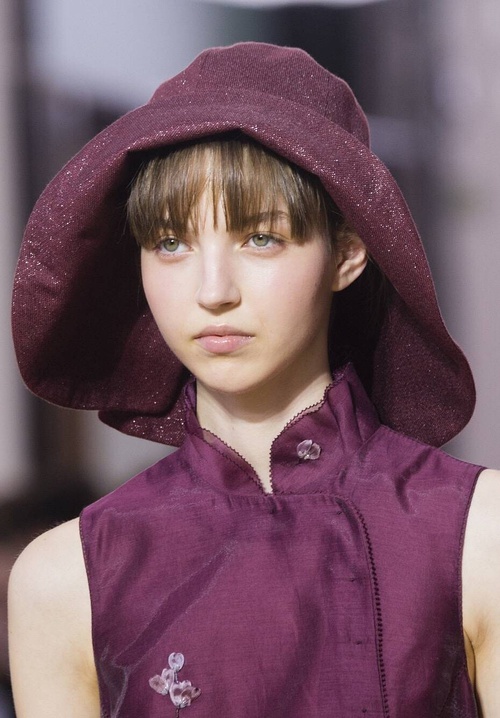 穿Dior星空裙的模特比ab还美!神似王思聪前女友,就是嘴巴怪怪的