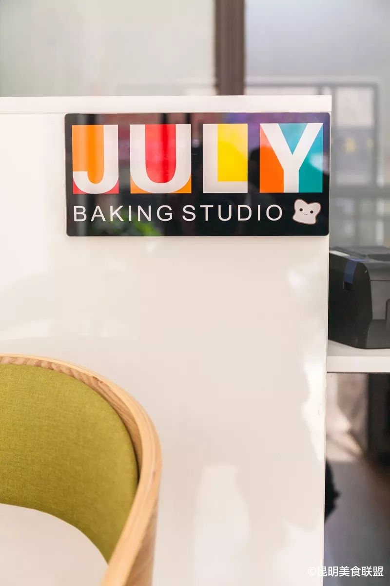 猎奇！昆明街边甜品店，居然每天200美少女拥挤这里生吃多肉