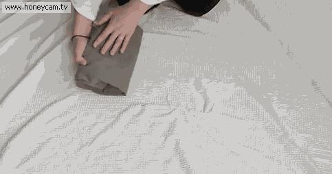 我叠衣服,叠一件衣服用三步完成