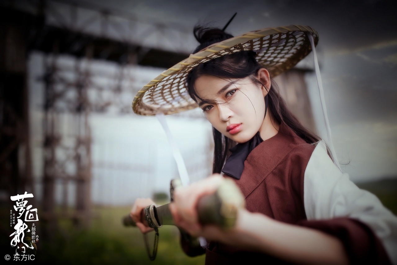 金庸笔下人物张无忌,金庸张无忌从什么时候爱上赵敏的