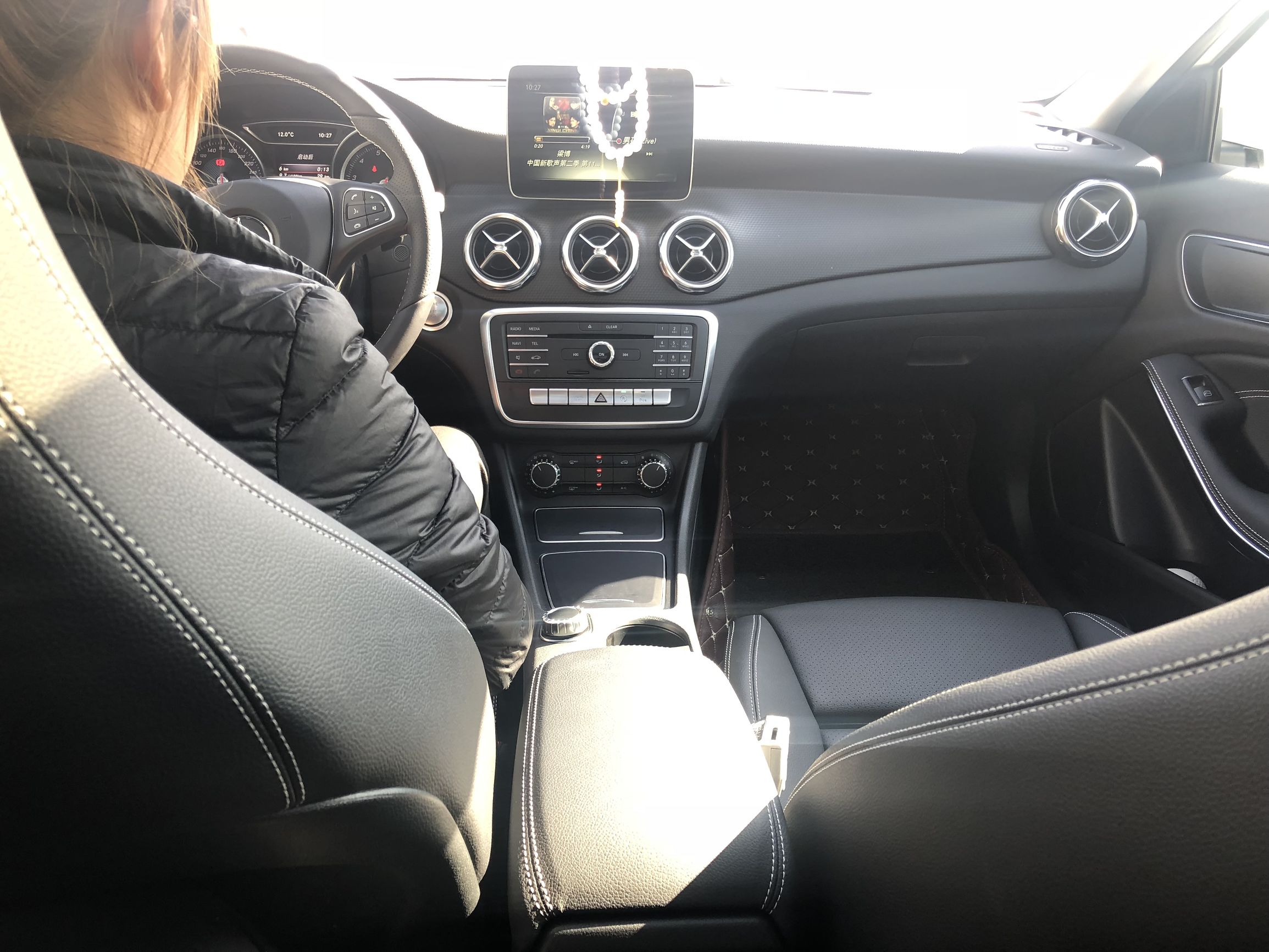 17款奔驰gla200动感还值多少钱,奔驰gla200动感对比宝马3系