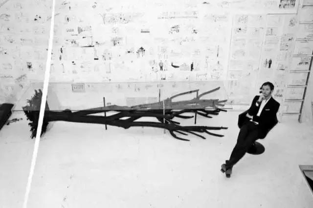 他把12个前女友都做成了高跟鞋？到底是真的假的