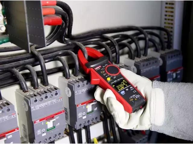 数字钳形表测量24v怎么用,数字钳形表怎么测功率