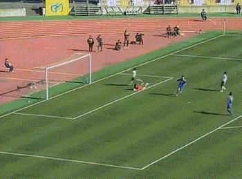 18岁亚冠首秀1传1射斩落上海申花，他另一身份是日本高中射手王