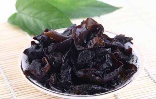 脂溢性皮炎能吃木耳吗,吃木耳会加重皮肤病吗