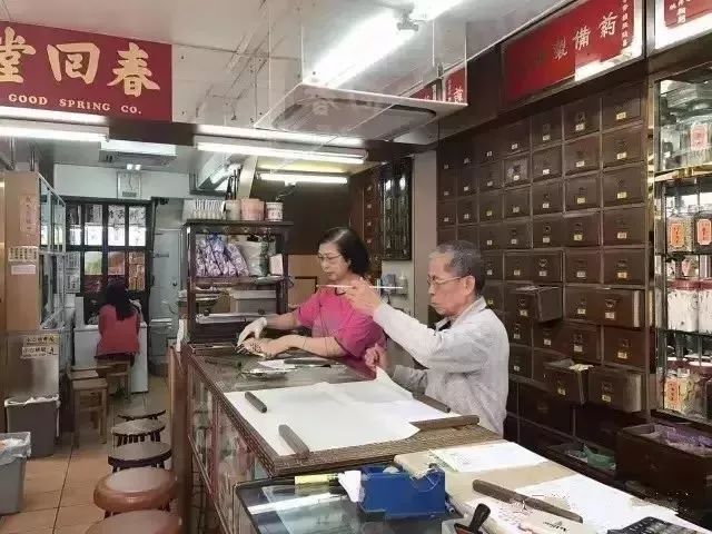 现实中的香港什么样,香港的真实社会