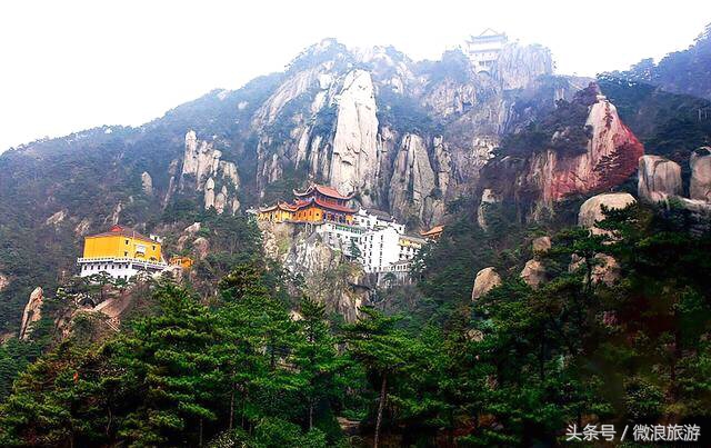 大年初一九华山祈福，香客人山人海，有人除夕夜不远千里赶来