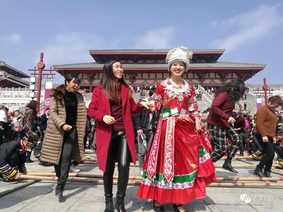 大年初一都匀哪里热闹,大年初一的现状