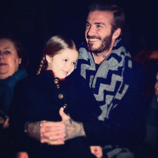 小七的名字终于落实了!贝克汉姆用毛笔亲自书法:小七!