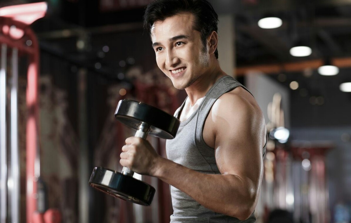 徒手锻炼的项目有哪些比较有名的,怎样徒手锻炼肱二头肌适合学生党