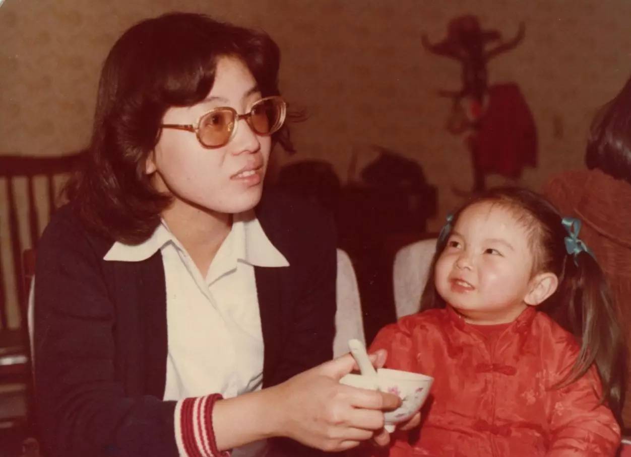 妈妈年轻的时候就是那么的勇敢,你还知道妈妈年轻时的样子吗