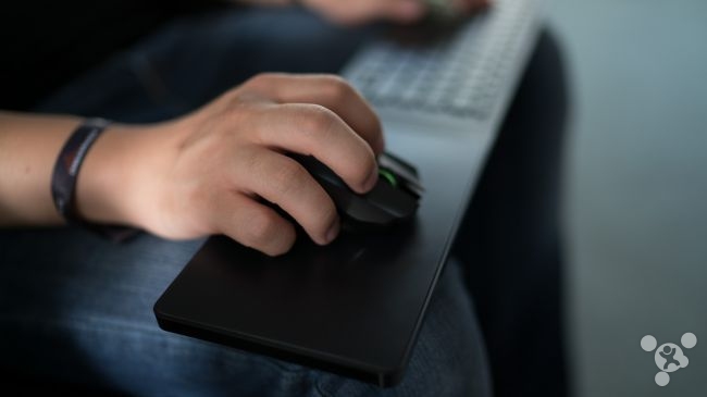 雷蛇堡垒神蛛鼠标,玩游戏雷蛇键盘好还是罗技好