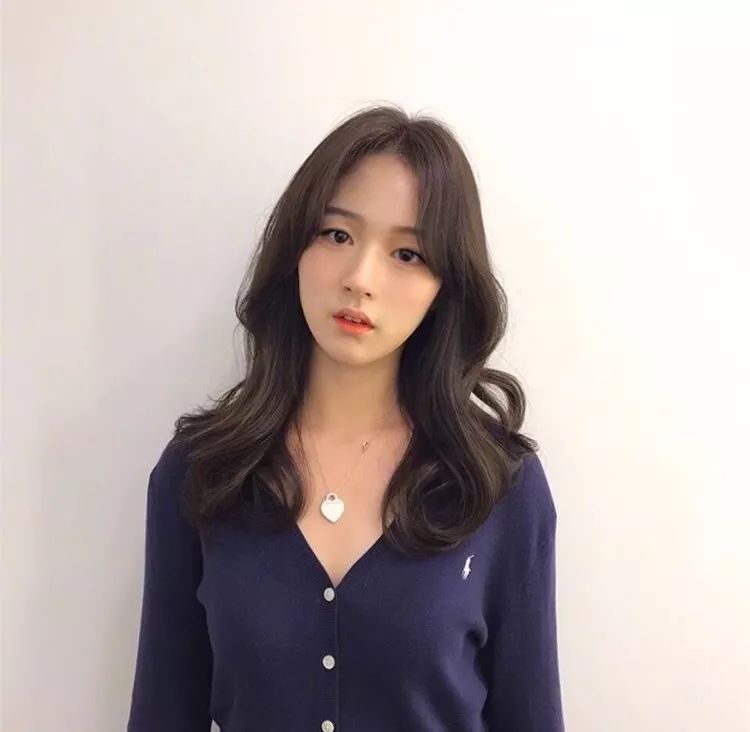 额头短脸大适合什么刘海,脸大发际线高适合什么刘海