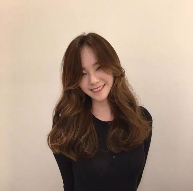 适合脸大无刘海发型,空气刘海适合脸大的人吗