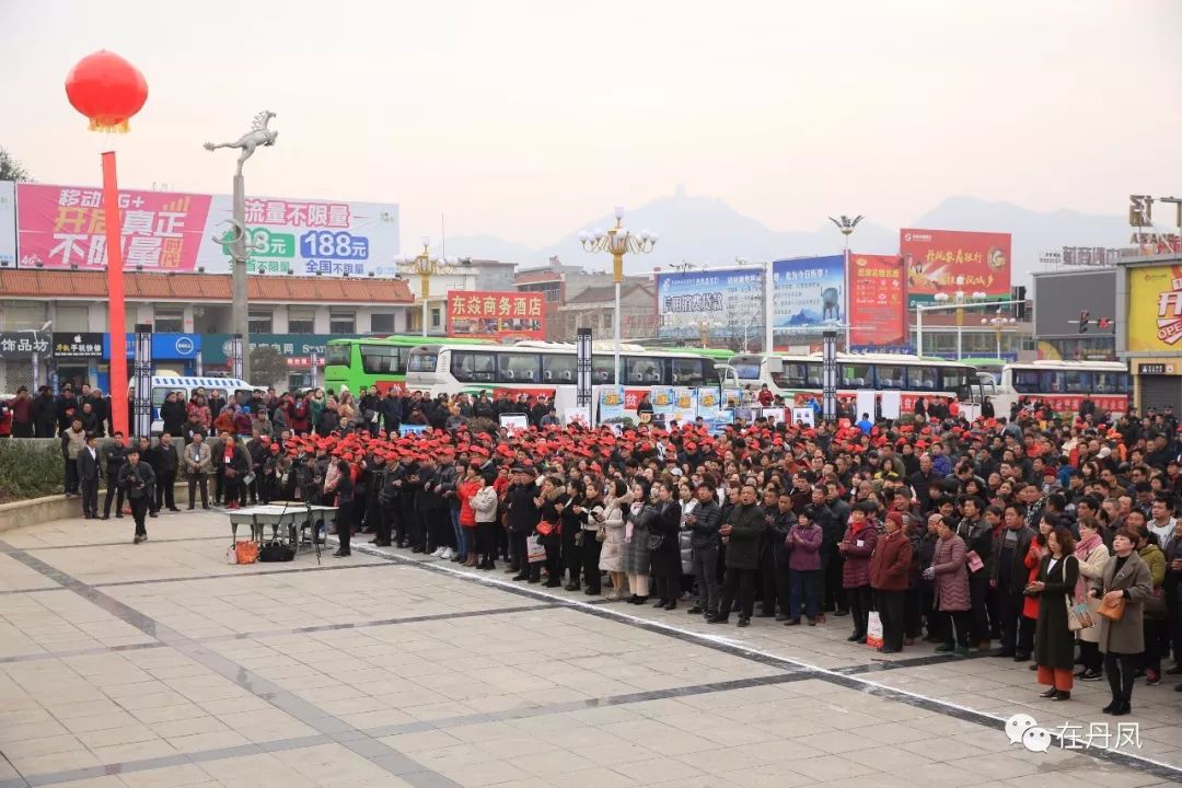 火!火!火!丹凤县2018年“春风行动”暨雨丹劳务协作现场招聘会爆棚啦!