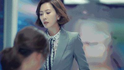 金南珠露背装,金南珠穿西装