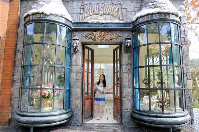 苗栗新景点：魔戒夏尔哈比人屋，走进格林奇幻森林，好拍到相机没电～（上）