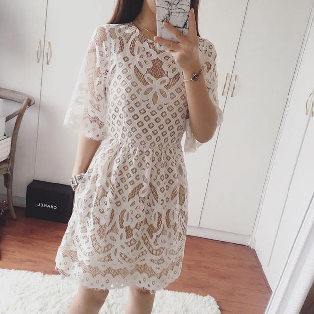 不想烂大街？一件镂空让你与她美的不一样