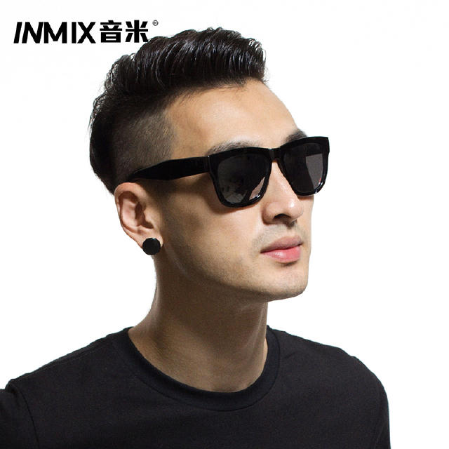 墨镜不离身，这样的男生是酷还是骚？