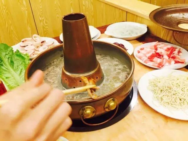 武汉一女学生拿着10块钱去买好吃的，竟然被。。。