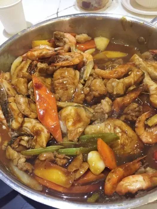 武汉一女学生拿着10块钱去买好吃的，竟然被。。。