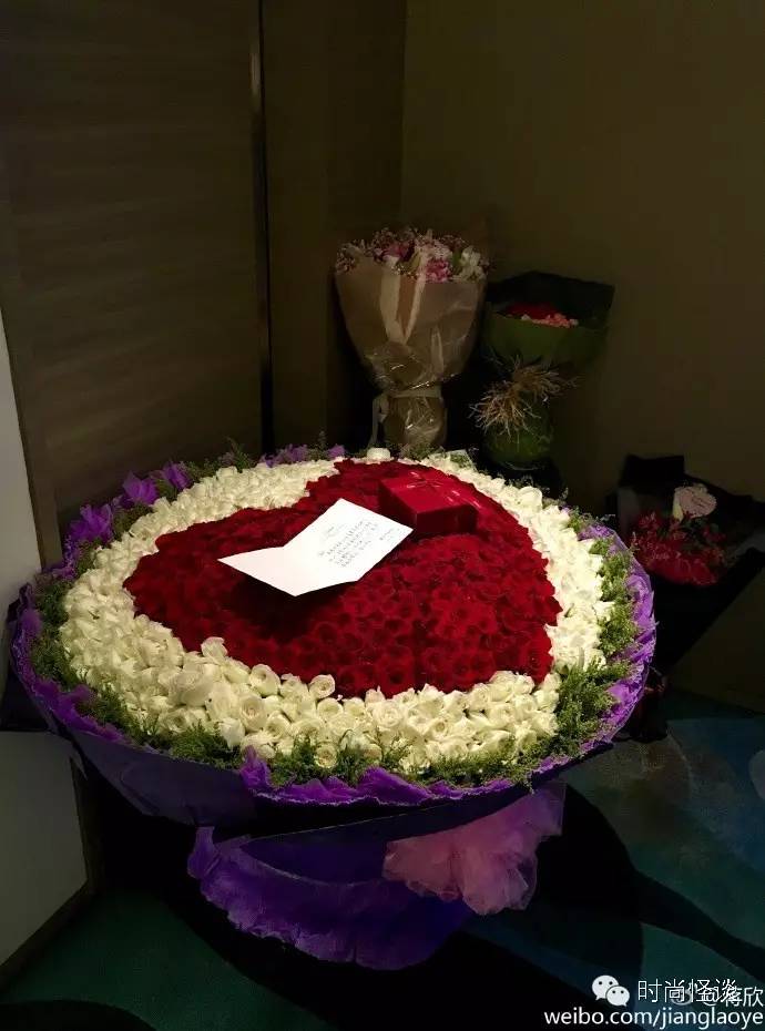 蒋欣捐款200万,蒋欣演樊胜美收红包收到手软