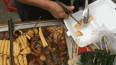 一碗牛杂能在夜市立足几十年,牛杂记忆深处的味道