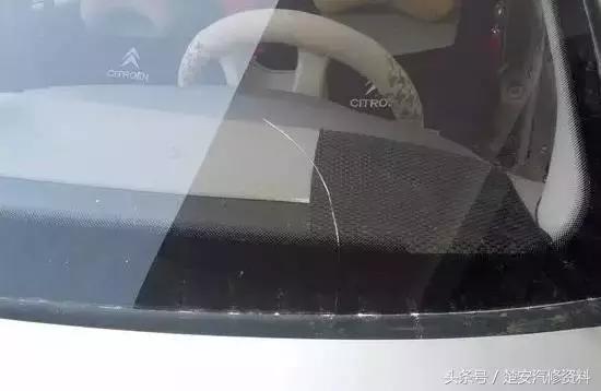 挡风玻璃有裂痕怎么办,如果玻璃破了要用什么方法