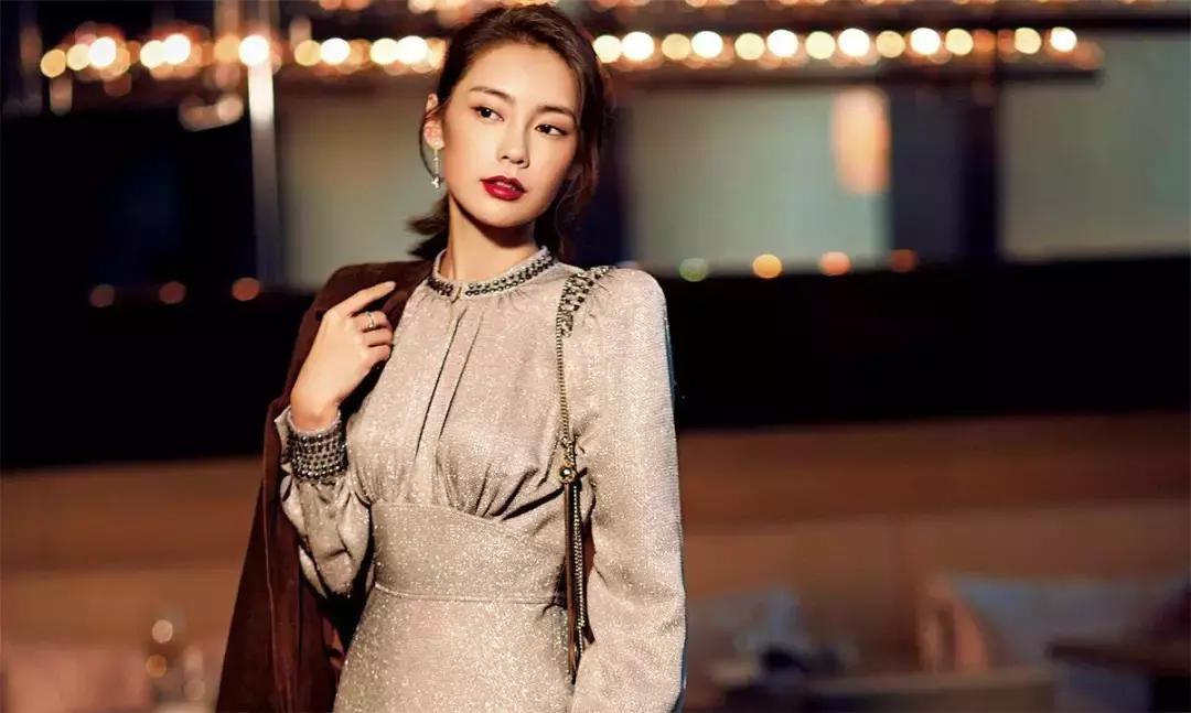 这两天自拍出现次品了？那是因为你没用好光，快调！