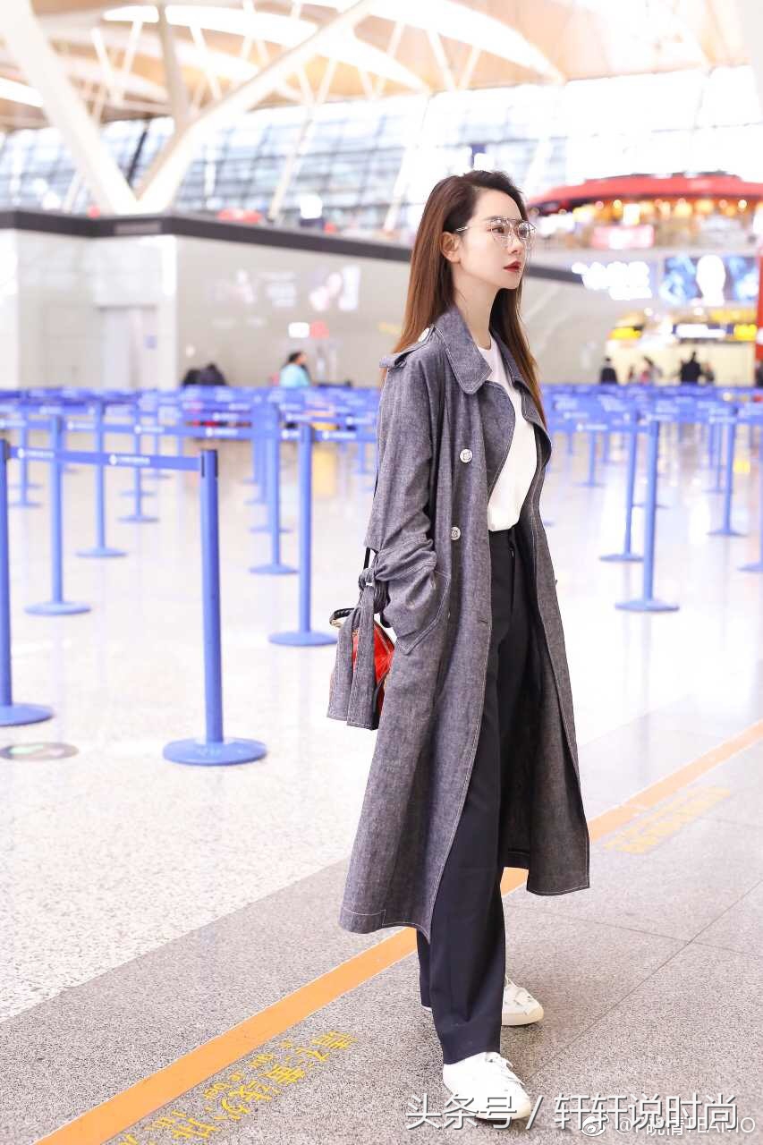 戚薇生日直播造型大变样网友惊呼,戚薇化妆成美女