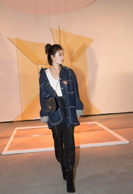 马思纯时装周,马思纯西装背头出席巴黎时装周