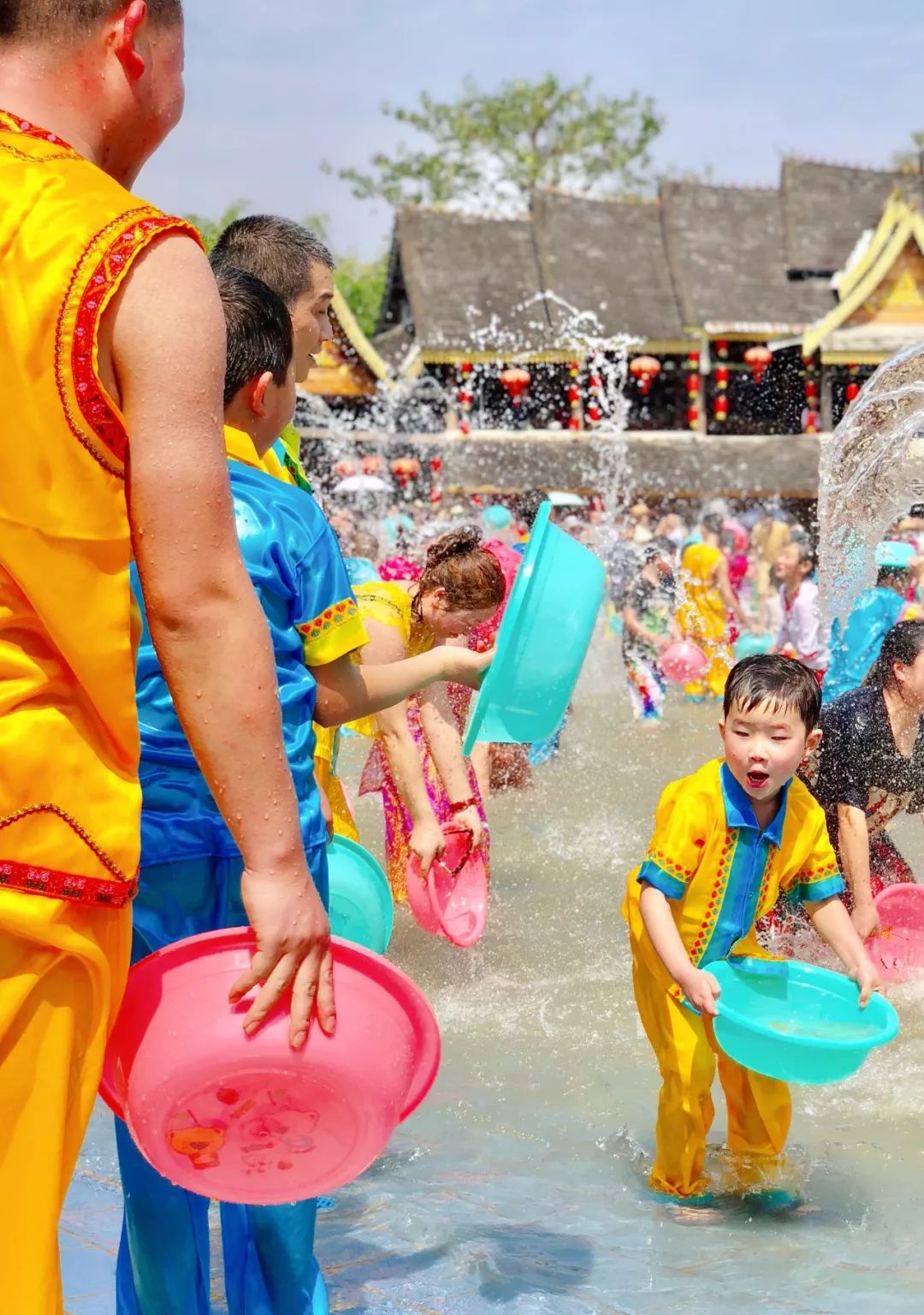 体验一把傣族人民的泼水节,傣族歌曲喜迎新年泼水节的到来