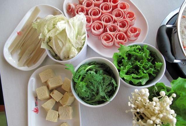 单亲妈妈为供养儿子，在售卖的“牛血旺”中添加甲醛！