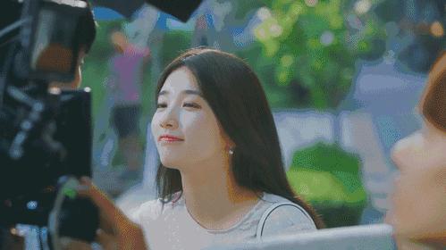 即使素颜也可以元气满满,就算素颜也能面若桃花