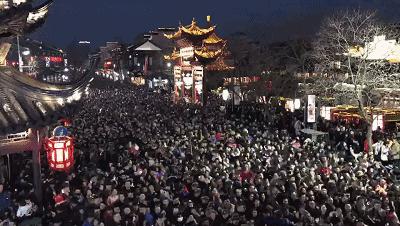 今夜的南*夫子京**庙,全是人人人人!有你吗?