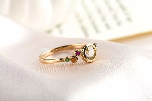 专柜戒指掉钻,专柜买的钻戒奢侈品掉钻