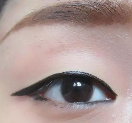 刘雯的单眼皮就是王道,刘雯的脸型适合什么妆容