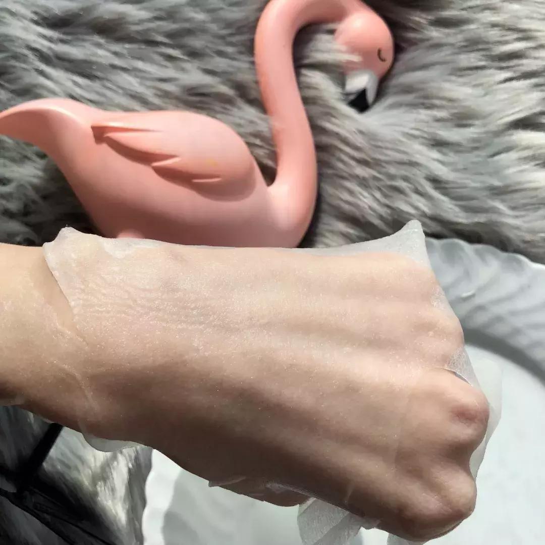 毛孔一擦就变细腻,用了一段时间毛孔收缩了一点