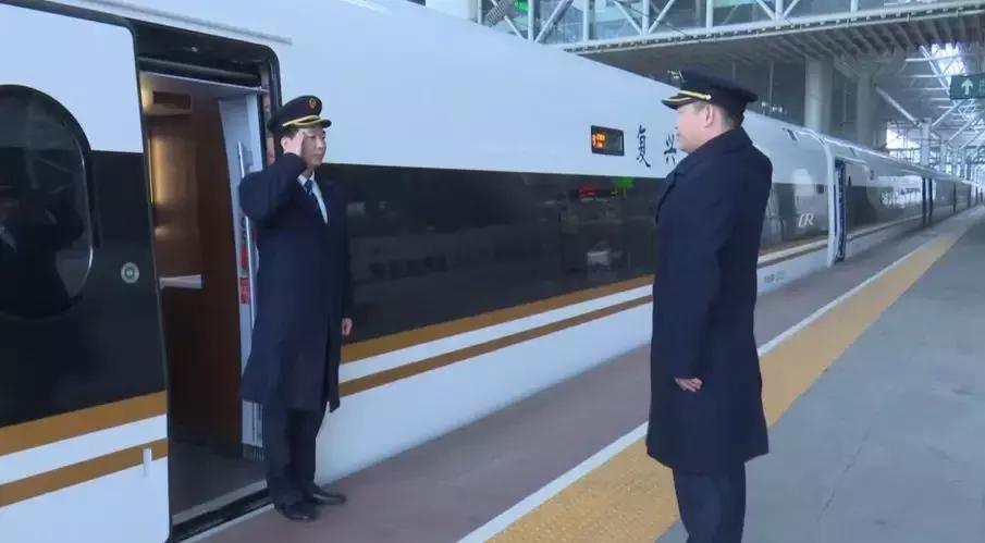 你猜开高铁的第一步是啥,开高铁第一视角讲解