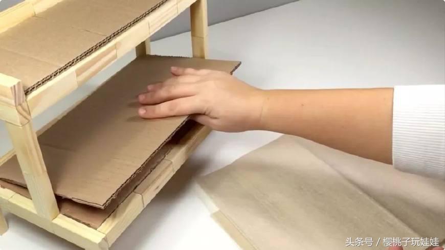 自己动手diy芭比娃娃,手工diy给芭比做小屋