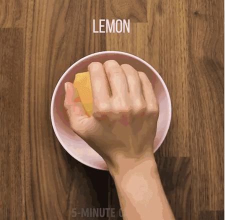 地板上面的黑印子怎么处理,地板缝隙很黑怎么处理