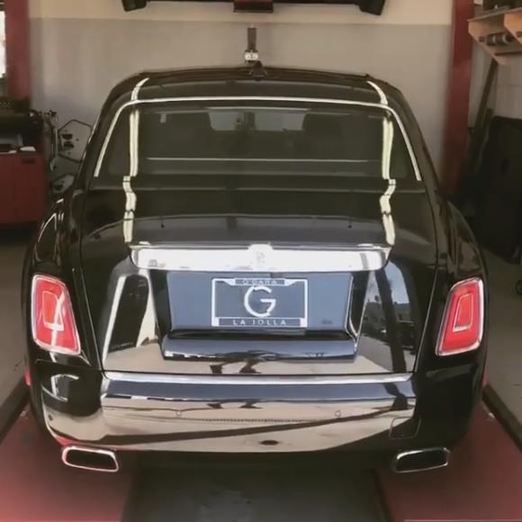 梅威瑟炫富新境界,梅威瑟炫富的生活视频