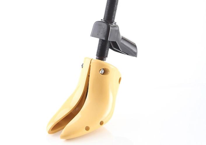 皮鞋后脚跟上沿太硬磨脚怎么办,皮鞋大了会磨脚还是小了会磨脚