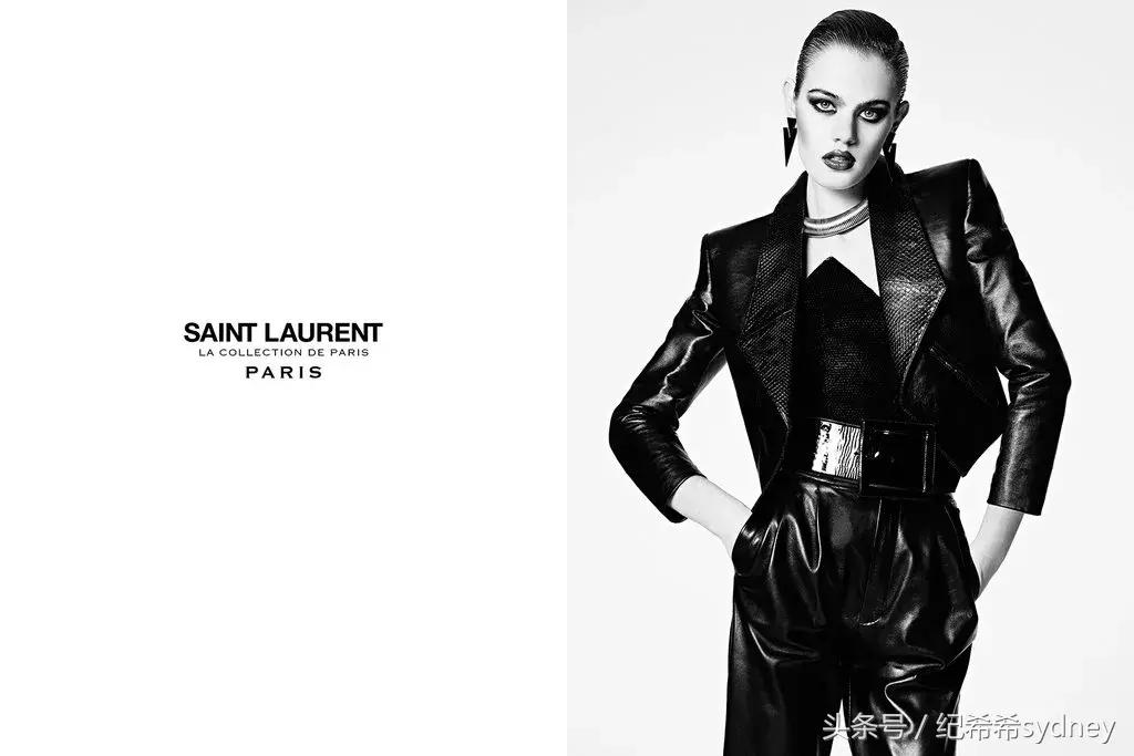 买了两双几乎一样的高跟鞋,想买一双大红的高跟鞋