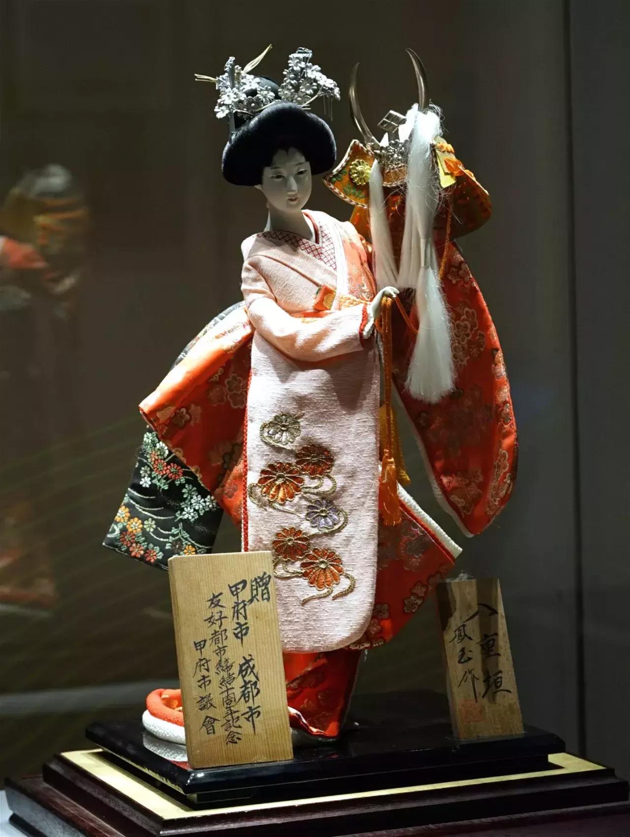 成都有哪些值得带给朋友的礼物,成都送人礼物送什么