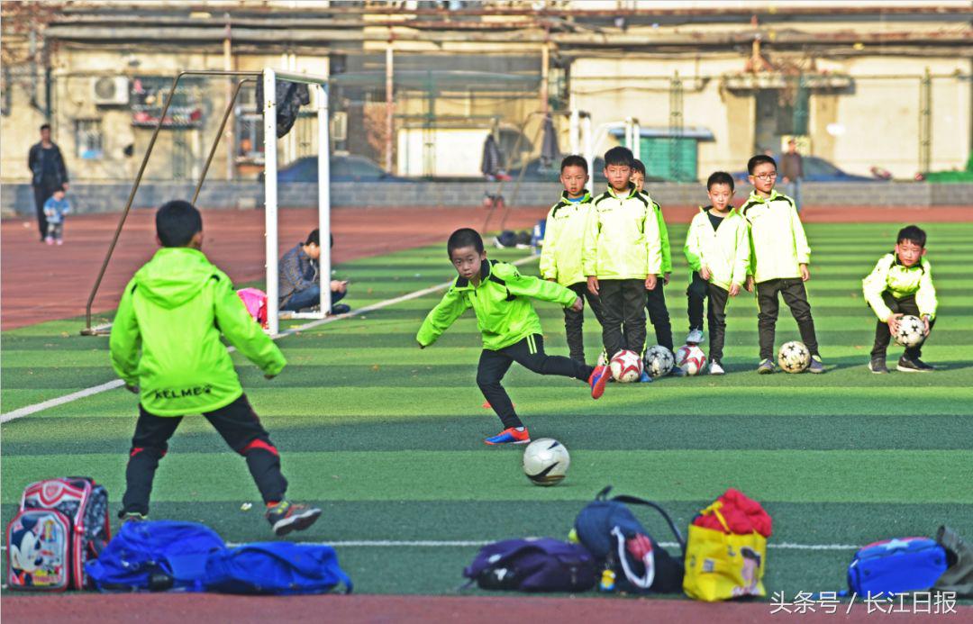 早安武汉|今日外出赏花灯记得携带雨具