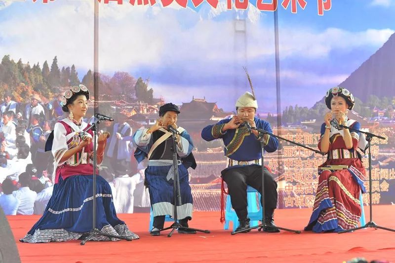 热爱民族别只是靠说，看看人家是咋做的！