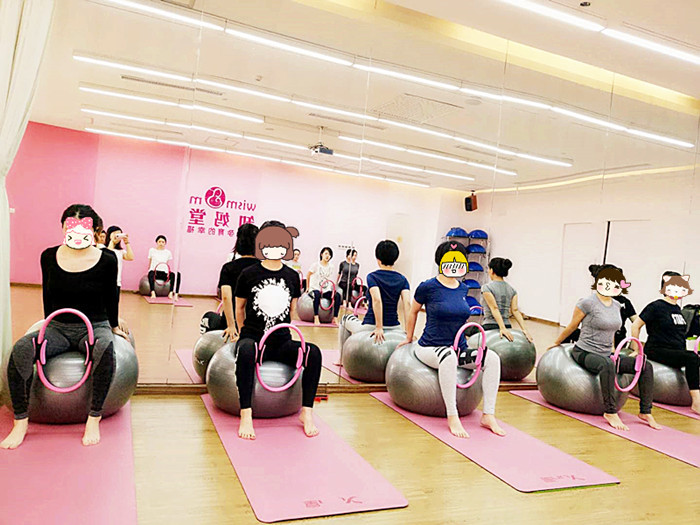 瑜伽孕中期初级教程在家练,孕中期瑜伽改善胎儿位置