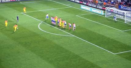 梅西十大经典直接任意球破门,梅西任意球和c罗任意球