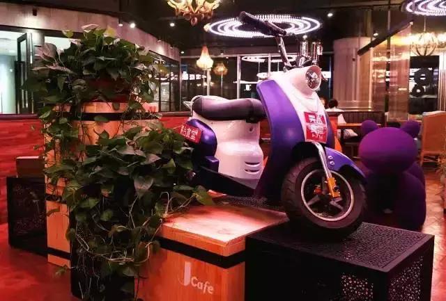 还在星爸爸%arabica排队?魔都还有这些超嗲主题咖啡馆等你拔草